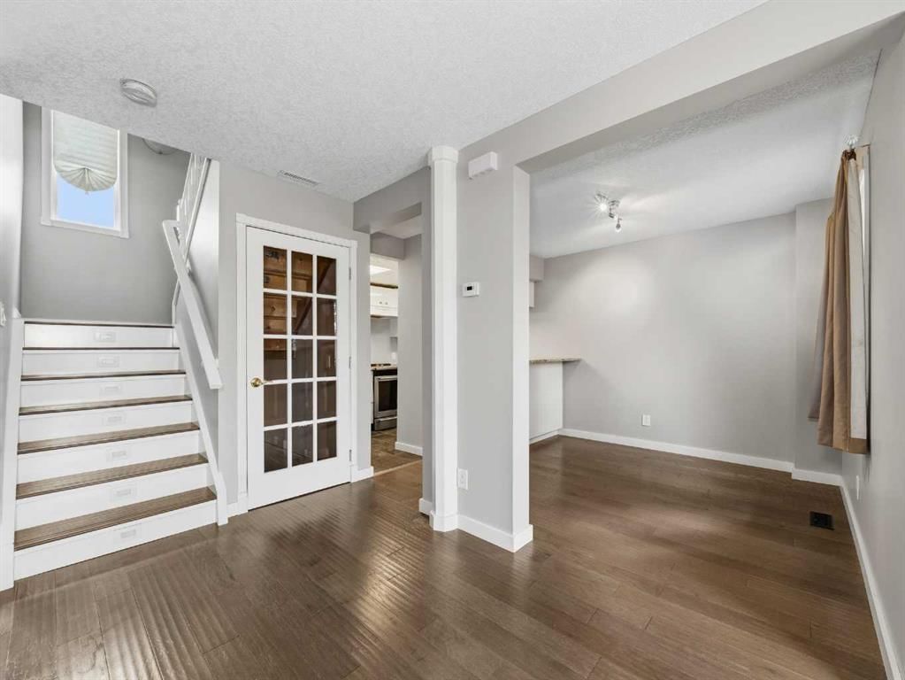 202, 829 Coach Bluff Crescent SW, Calgary — photo 3 of 34