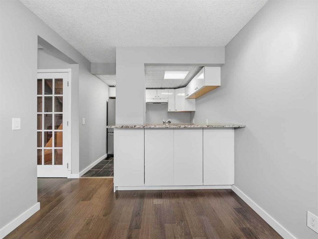 202, 829 Coach Bluff Crescent SW, Calgary — photo 4 of 34