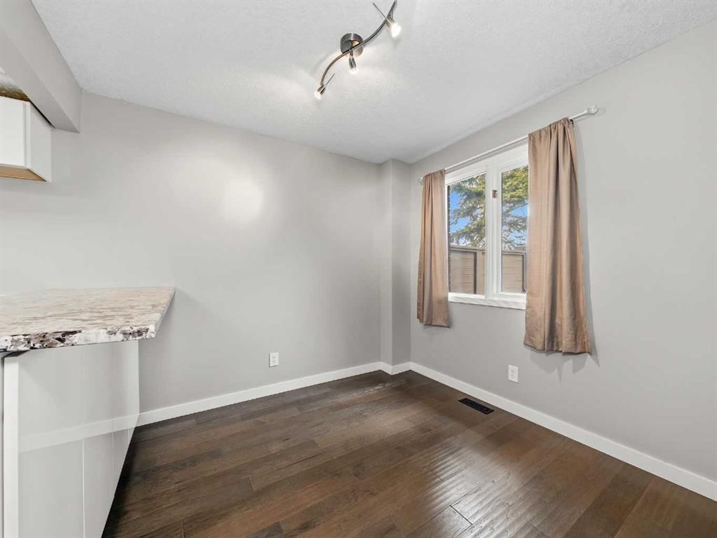 202, 829 Coach Bluff Crescent SW, Calgary — photo 5 of 34