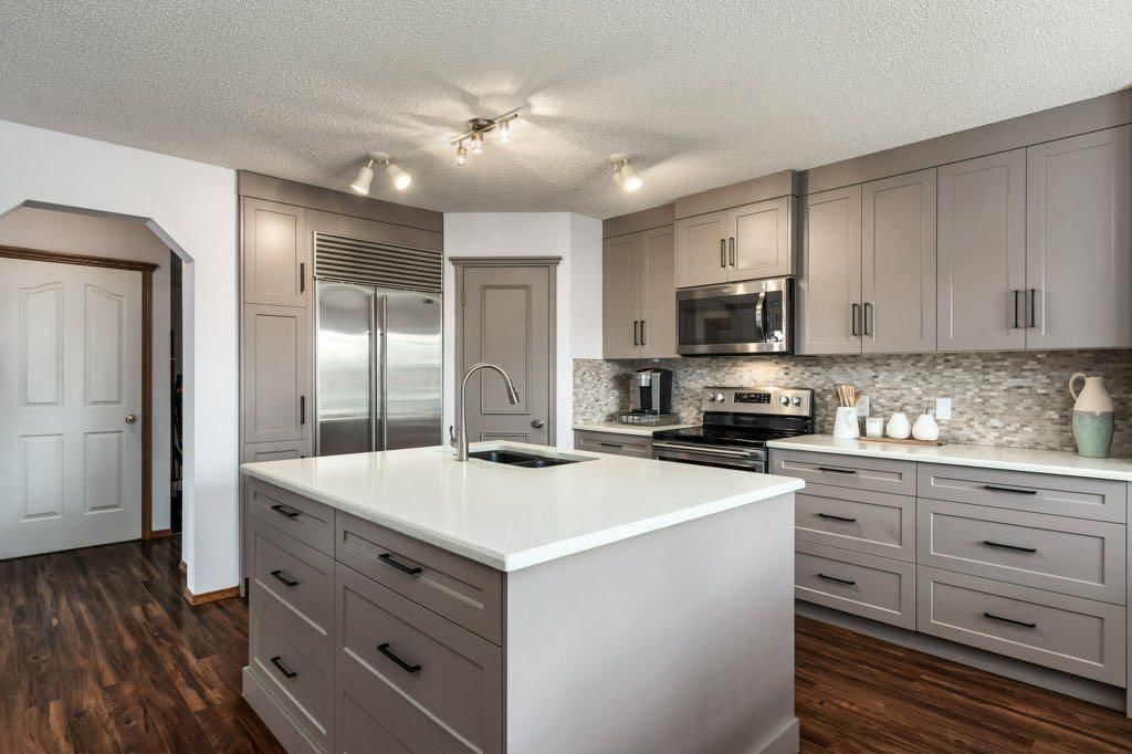 2 Springbank Crescent SW, Calgary — photo 3 of 34