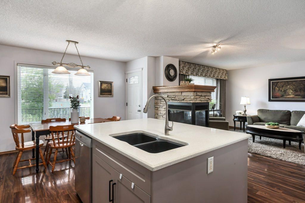 2 Springbank Crescent SW, Calgary — photo 5 of 34