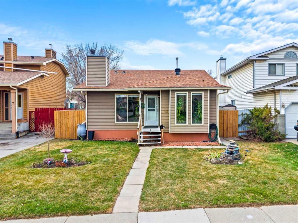 11 Deersaxon Circle SE, Calgary — main listing photo