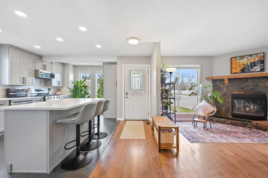 11 Deersaxon Circle SE, Calgary — photo 2 of 50
