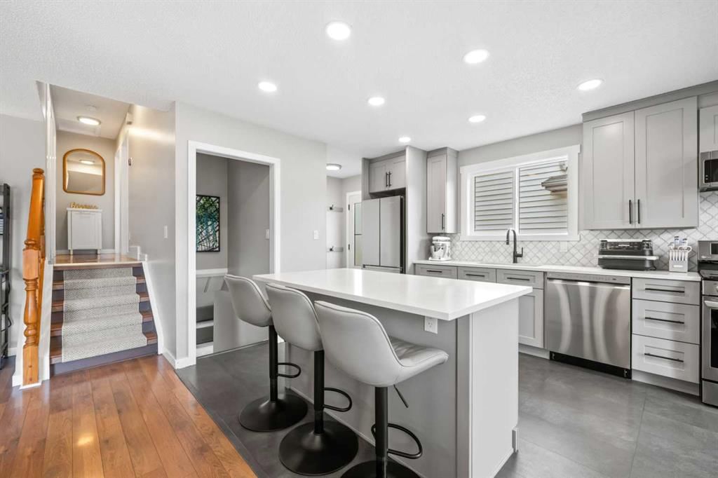 11 Deersaxon Circle SE, Calgary — photo 5 of 50