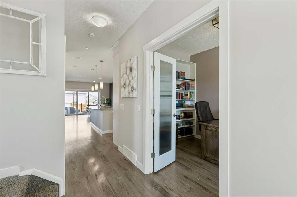 288 Lucas Avenue, Calgary — photo 3 of 49