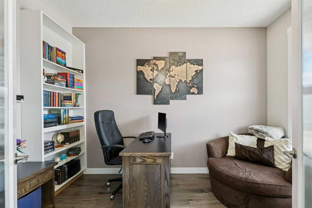288 Lucas Avenue, Calgary — photo 4 of 49
