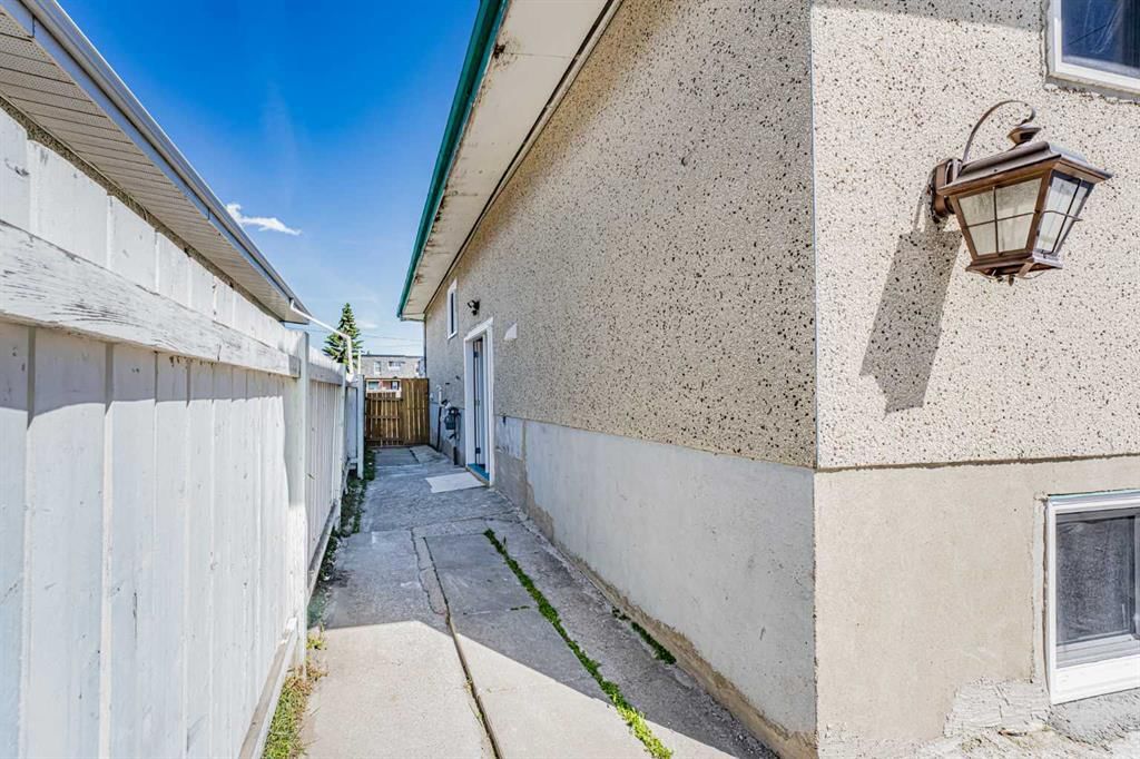 6403 Centre Street NW, Calgary — photo 3 of 36