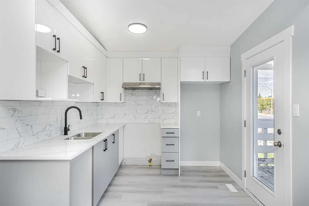6403 Centre Street NW, Calgary — photo 4 of 36
