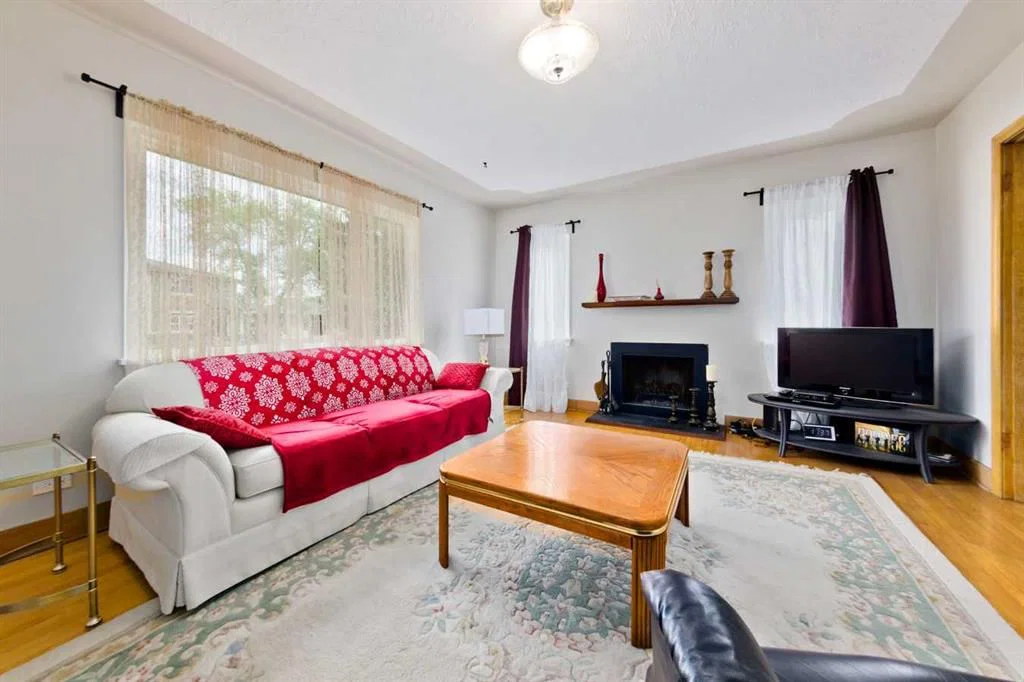 617 17 Avenue NE, Calgary — photo 3 of 21