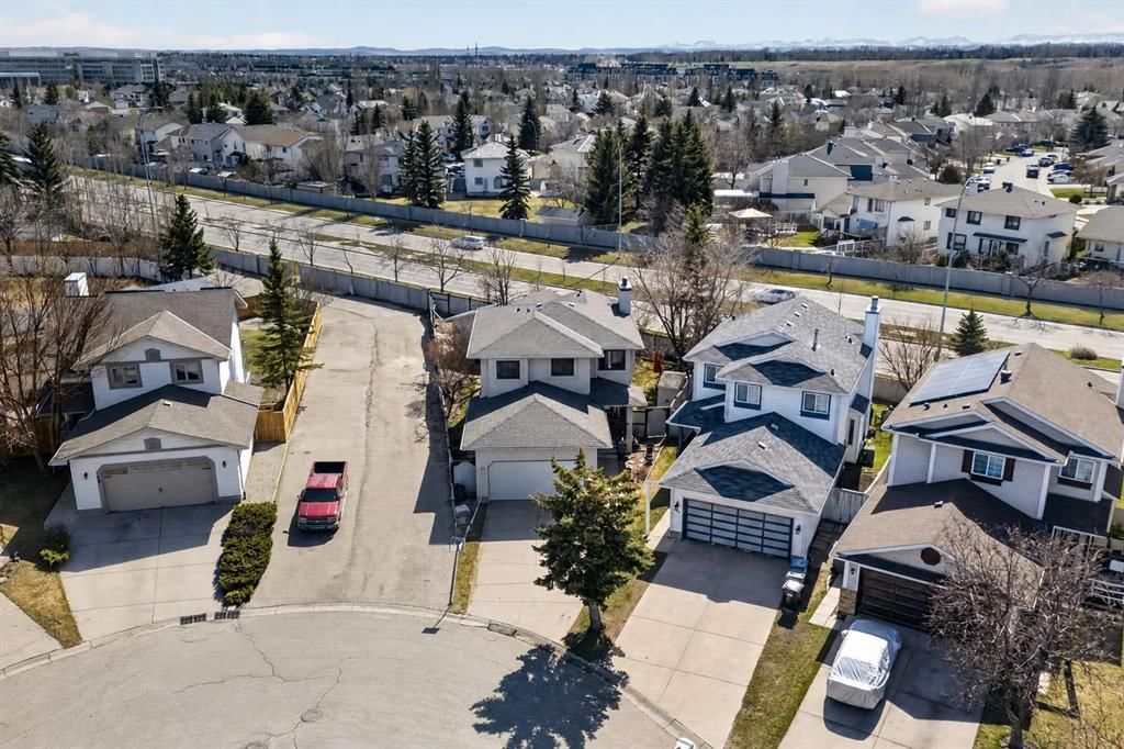 44 Riverwood Circle SE, Calgary — photo 3 of 49