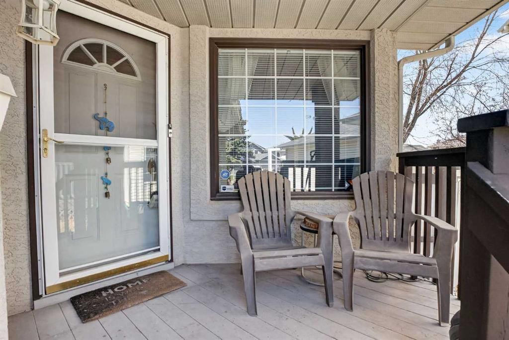 44 Riverwood Circle SE, Calgary — photo 4 of 49
