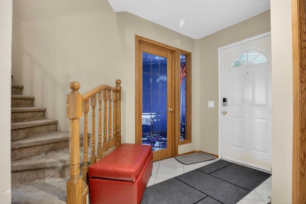44 Riverwood Circle SE, Calgary — photo 5 of 49