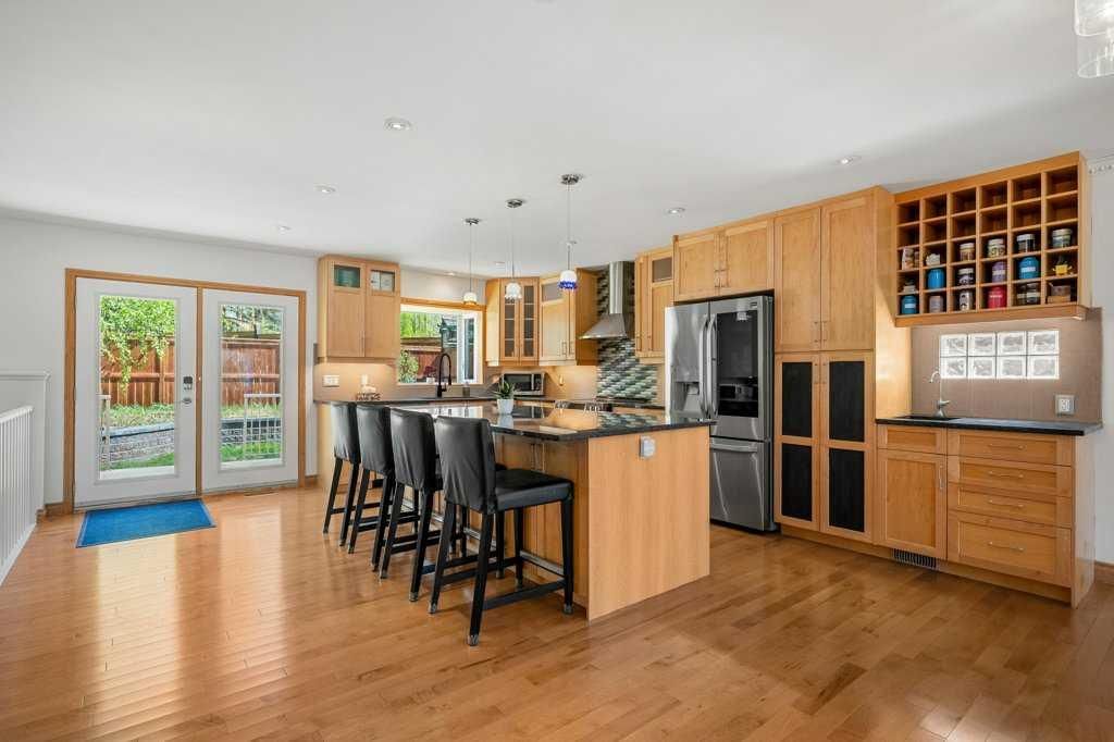 6108 Dalcastle Link NW, Calgary — photo 5 of 50