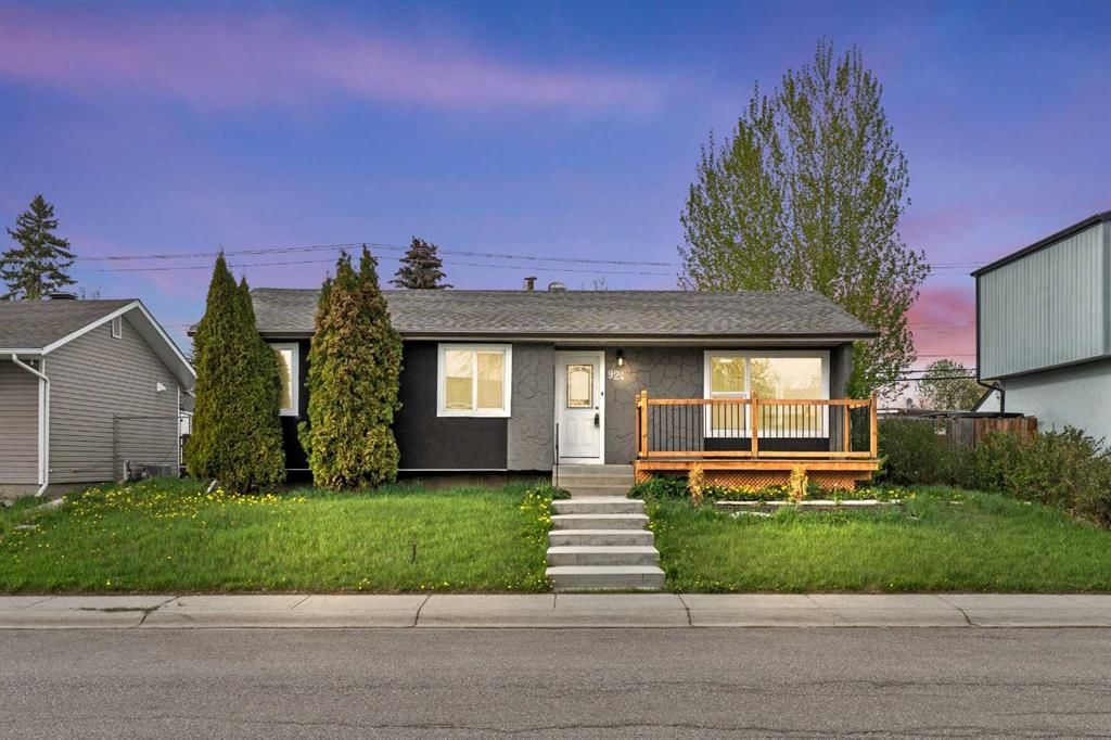 924 Pensdale Crescent SE, Calgary — main listing photo