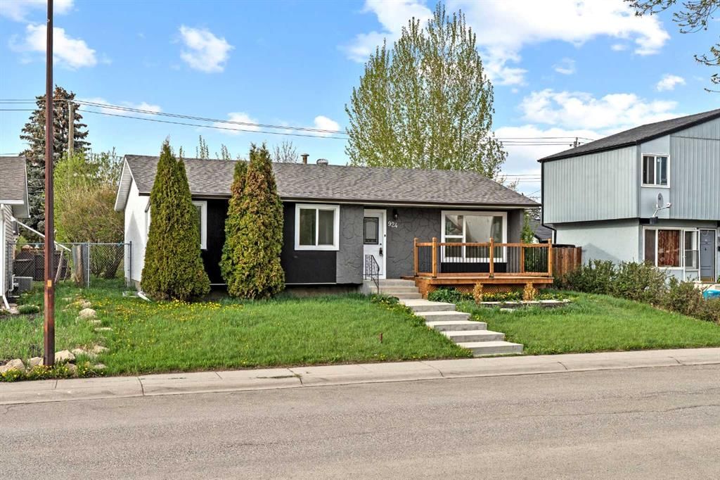 924 Pensdale Crescent SE, Calgary — photo 2 of 39
