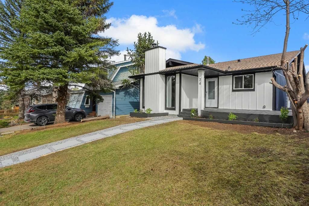 24 Bermuda Street NW, Calgary — photo 2 of 46