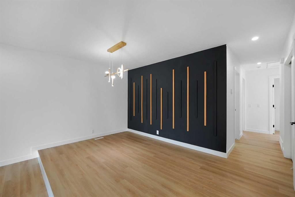 24 Bermuda Street NW, Calgary — photo 3 of 46
