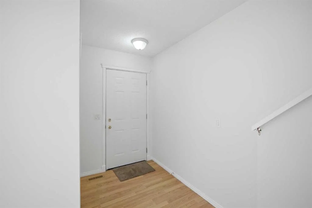 6016 Martingrove Road NE, Calgary — photo 3 of 46