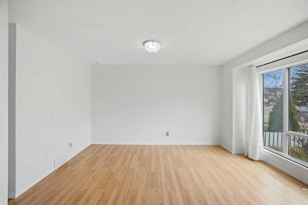 6016 Martingrove Road NE, Calgary — photo 5 of 46