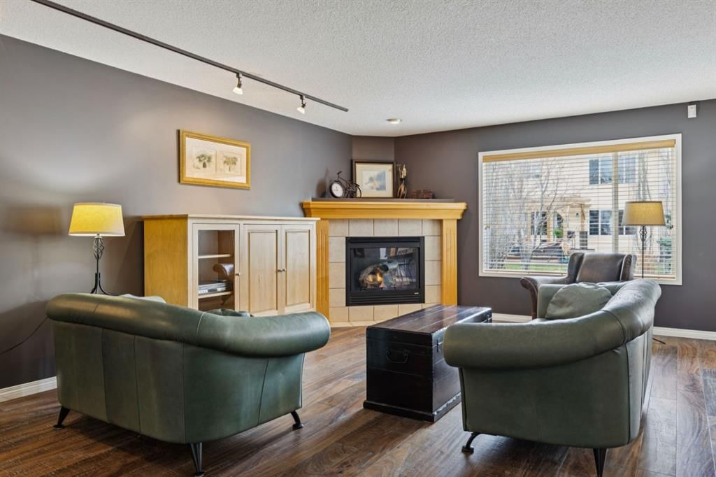 65 Cougarstone Terrace SW, Calgary — photo 3 of 32