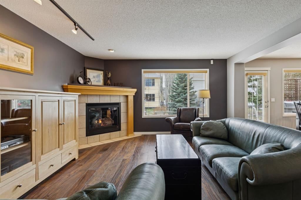 65 Cougarstone Terrace SW, Calgary — photo 4 of 32
