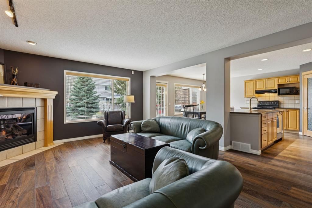 65 Cougarstone Terrace SW, Calgary — photo 5 of 32
