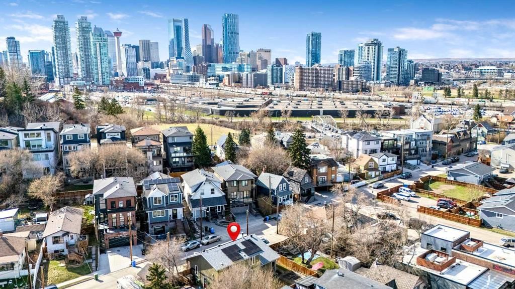 1110 Maggie Street SE, Calgary — photo 2 of 44