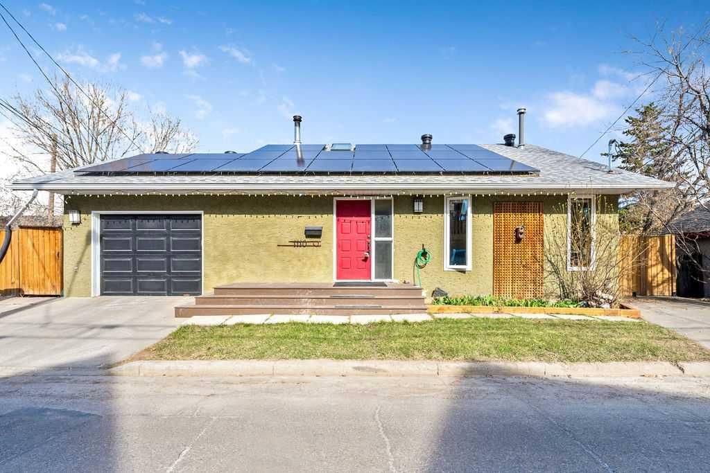 1110 Maggie Street SE, Calgary — photo 4 of 44