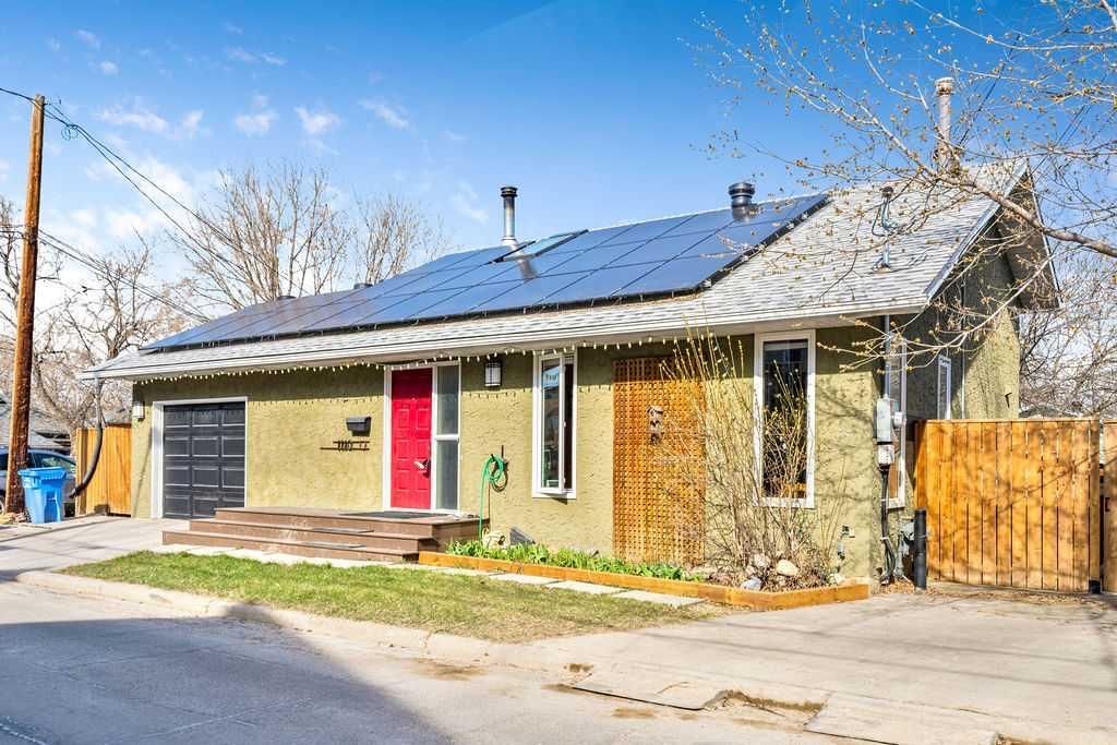 1110 Maggie Street SE, Calgary — photo 5 of 44