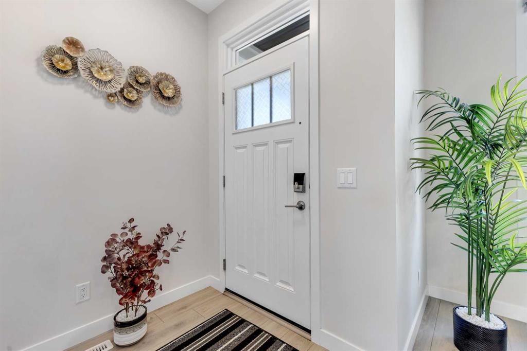 231 Lavender Manor SE, Calgary — photo 2 of 32