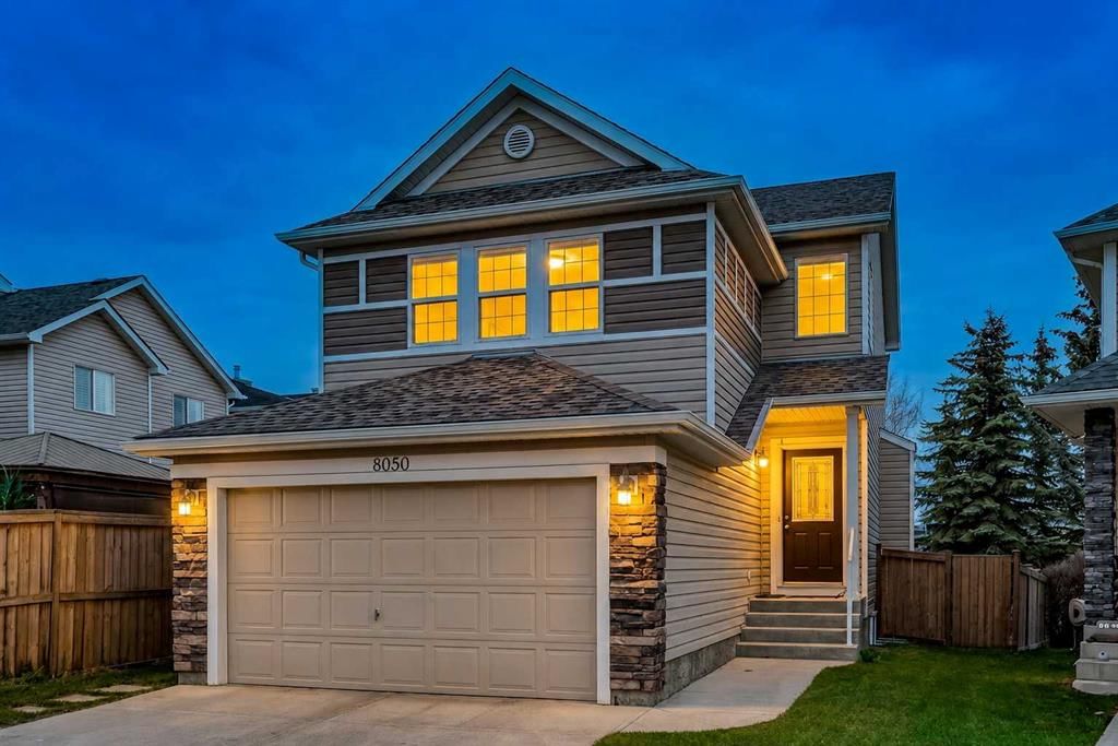 8050 Cougar Ridge Avenue SW, Calgary — main listing photo
