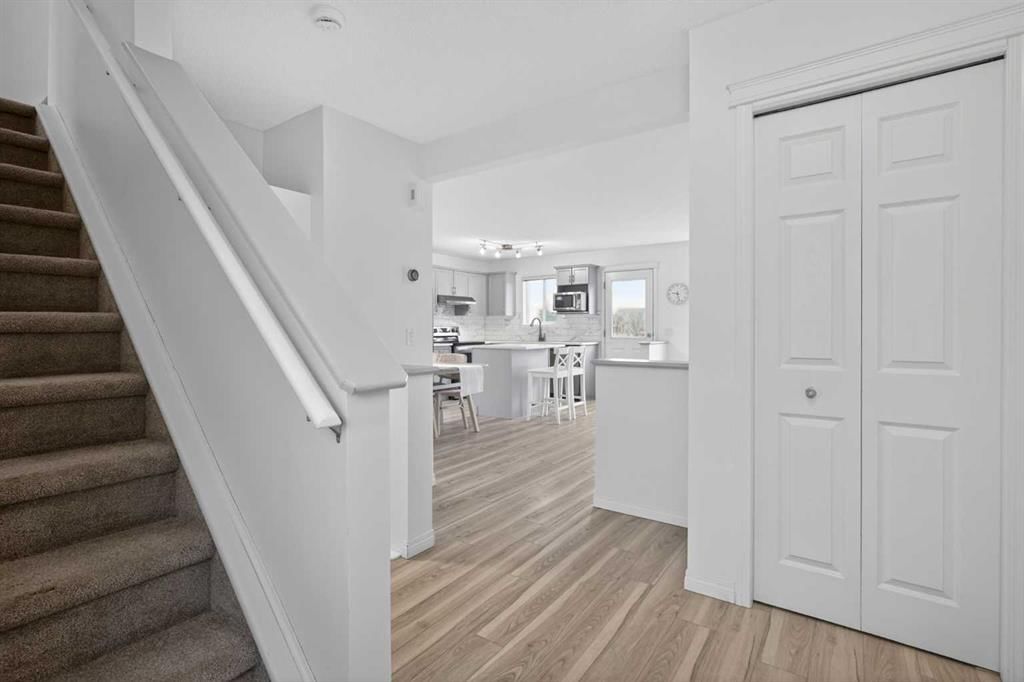 8050 Cougar Ridge Avenue SW, Calgary — photo 2 of 40