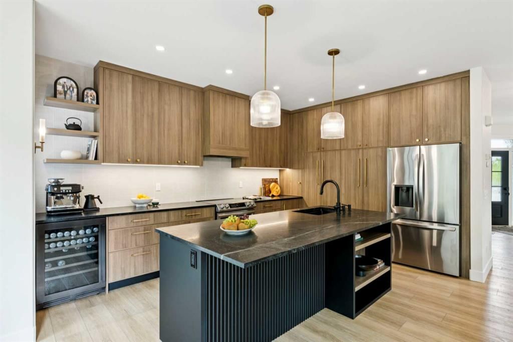 15 Valley Stream Manor NW, Calgary — main listing photo