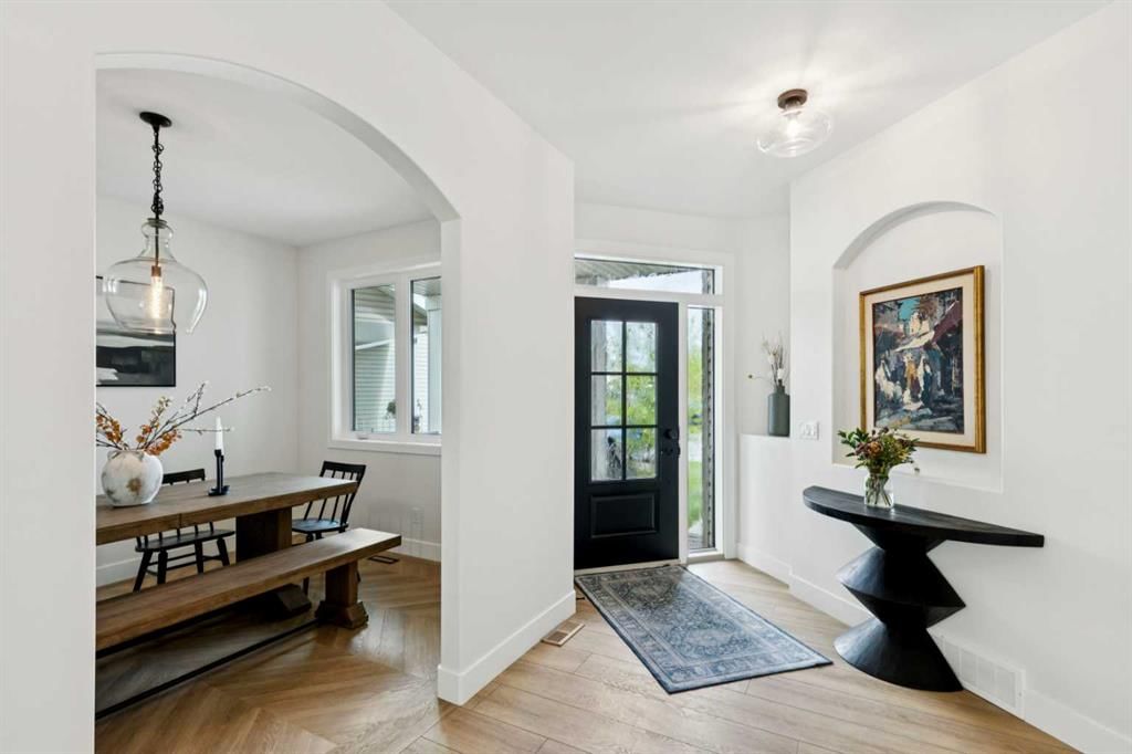 15 Valley Stream Manor NW, Calgary — photo 3 of 45