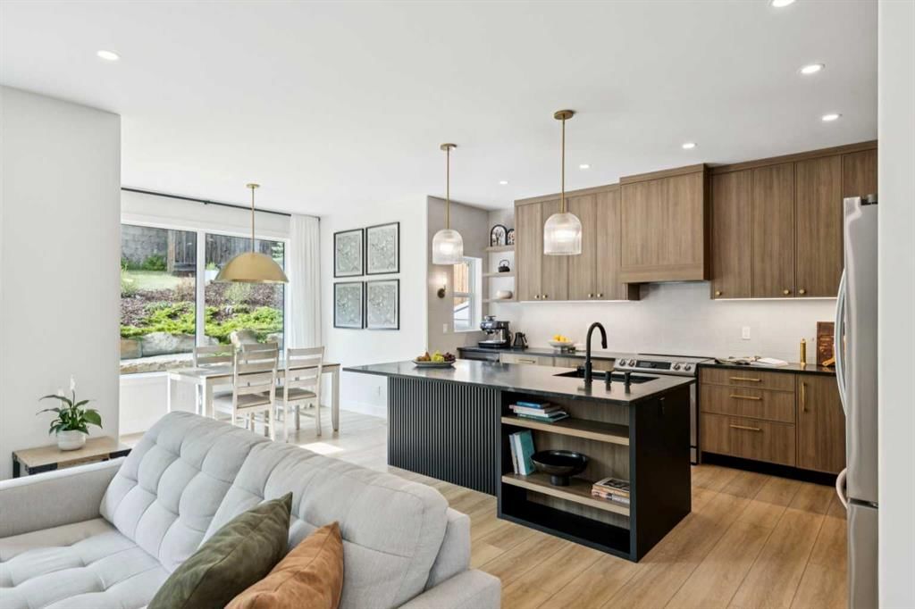 15 Valley Stream Manor NW, Calgary — photo 5 of 45