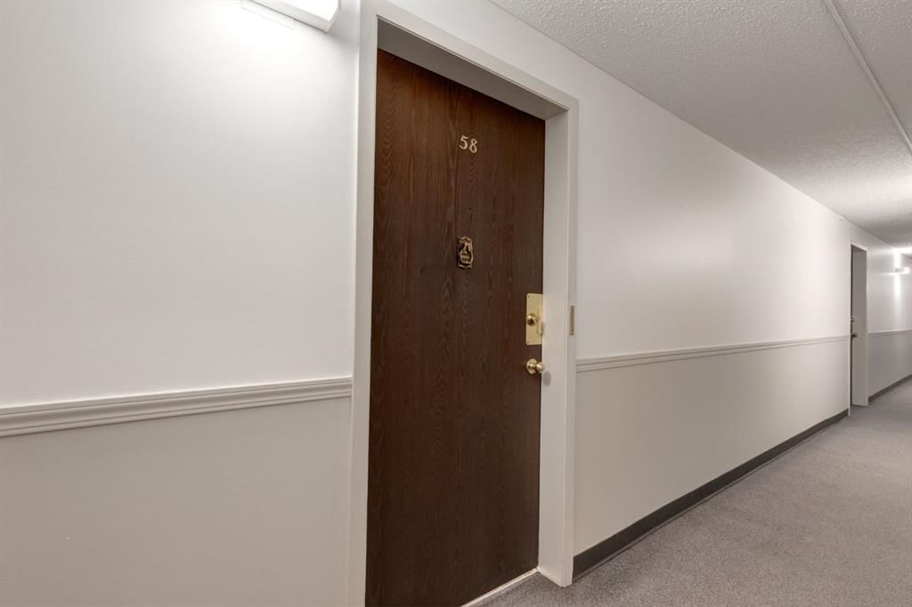 58, 3519 49 Street NW, Calgary — photo 4 of 35