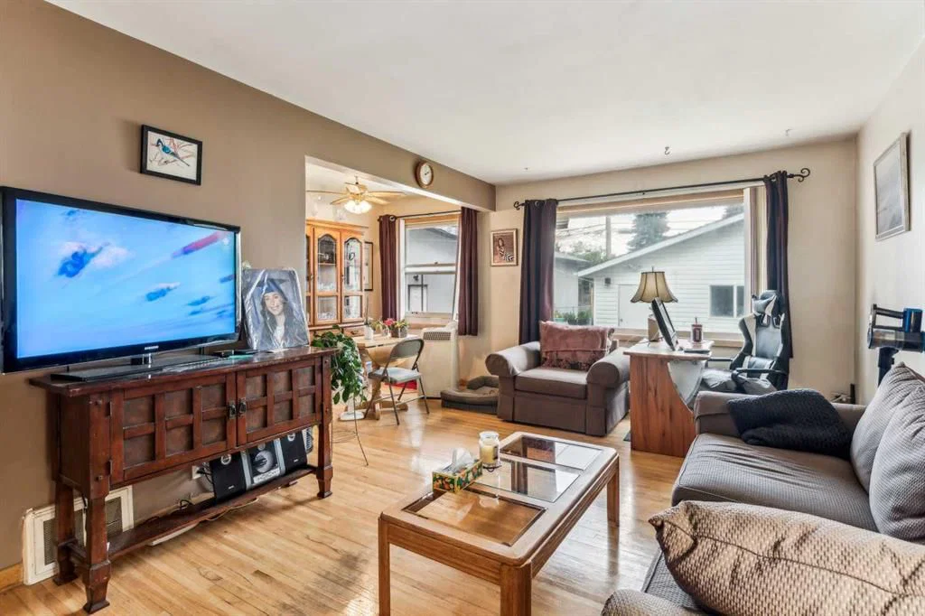 2029 Mountview Crescent NE, Calgary — photo 4 of 32