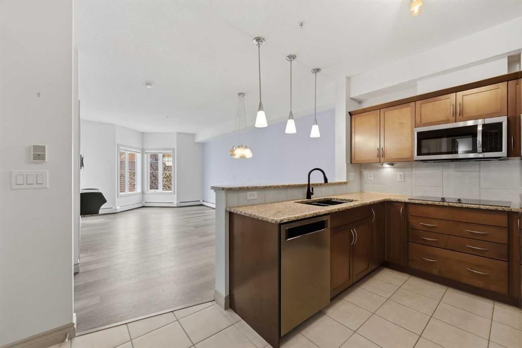 306, 70 Royal Oak Plaza NW, Calgary — photo 4 of 49