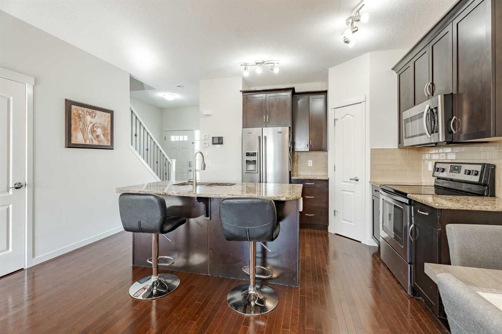 29 Evansridge Circle NW, Calgary — photo 4 of 39
