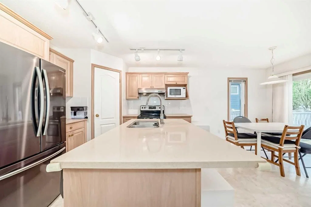 83 Hawkmount Green NW, Calgary — photo 3 of 31