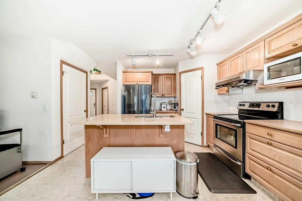 83 Hawkmount Green NW, Calgary — photo 4 of 31