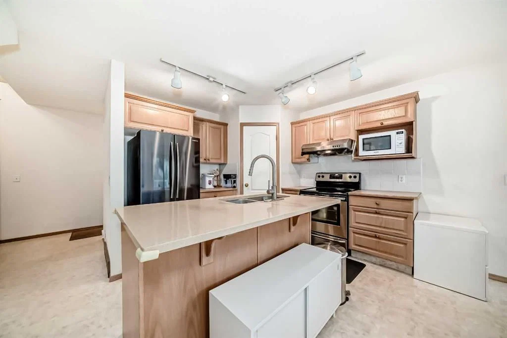 83 Hawkmount Green NW, Calgary — photo 5 of 31