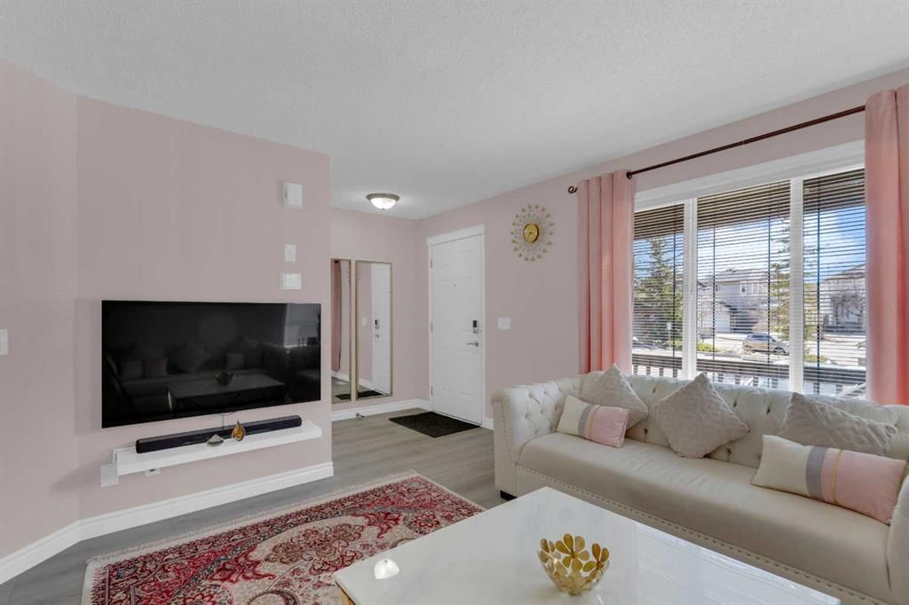 47 Panatella Park NW, Calgary — photo 4 of 32