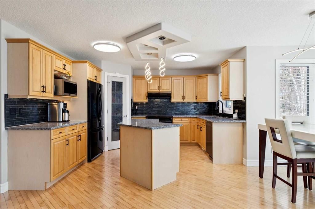 826 Wentworth Place SW, Calgary — photo 5 of 37