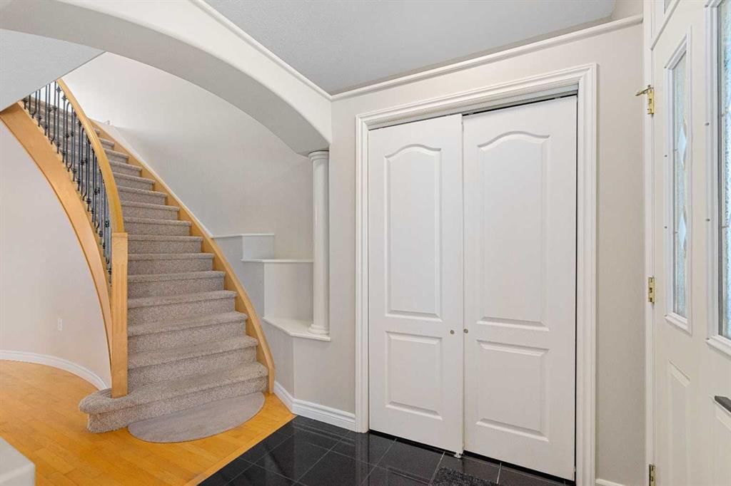 3807 1 Street NW, Calgary — photo 4 of 45