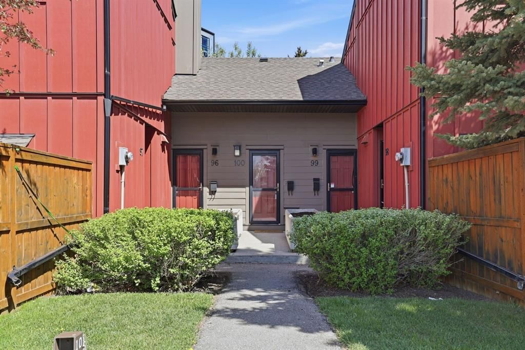 100, 4740 Dalton Drive NW, Calgary — photo 3 of 38