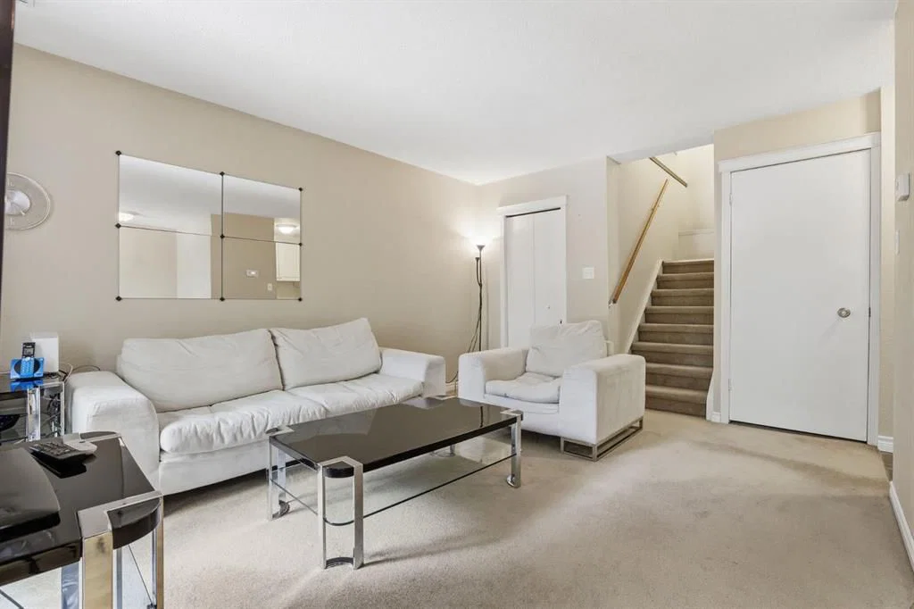 100, 4740 Dalton Drive NW, Calgary — photo 5 of 38