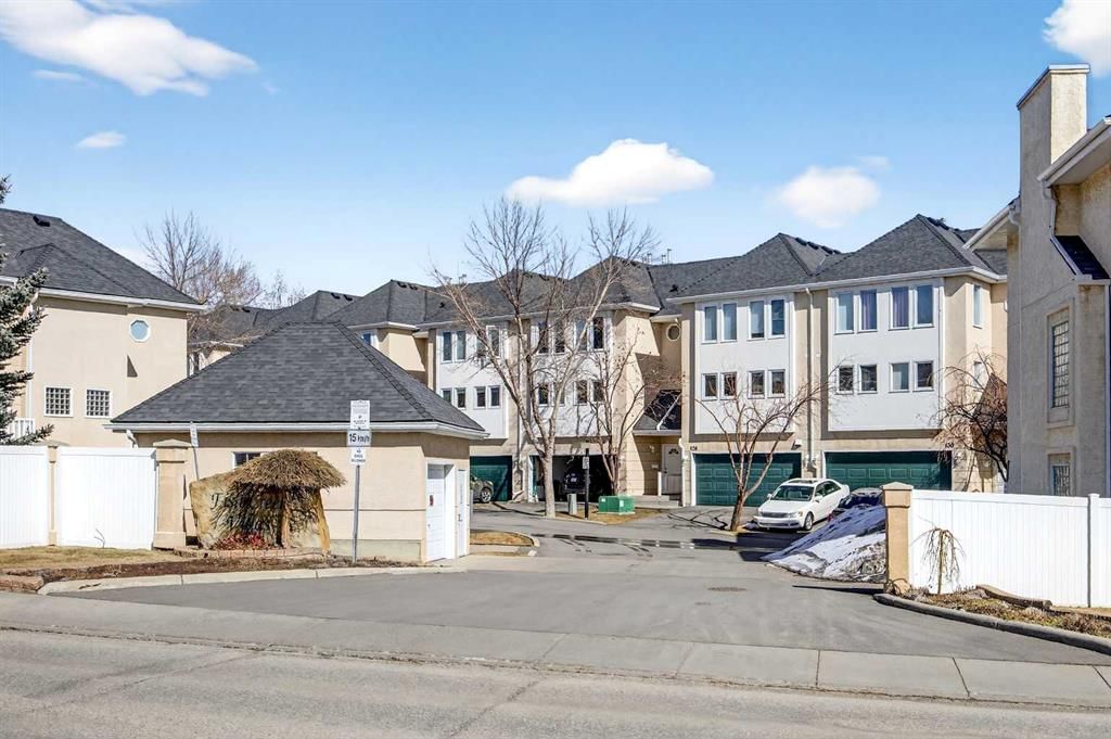 94 Candle Terrace SW, Calgary — photo 3 of 46