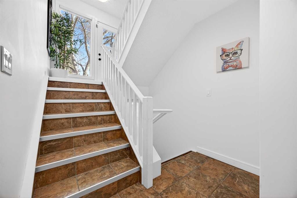 94 Candle Terrace SW, Calgary — photo 5 of 46