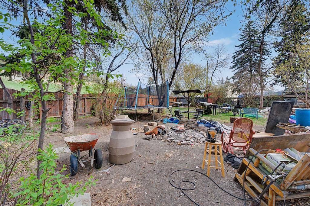 7204 21A Street SE, Calgary — main listing photo